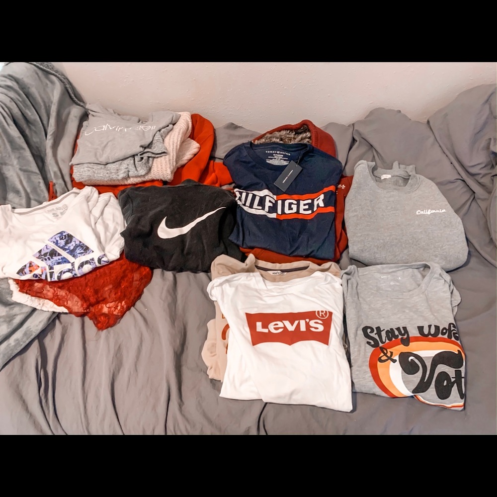 CLOTHES - Picture 4 of 8